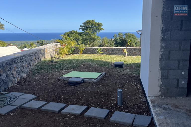 Grande maison de 2023 F4 (RDC) + bas de maison (RDJ) avec piscine, vues mer et montagne imprenables.