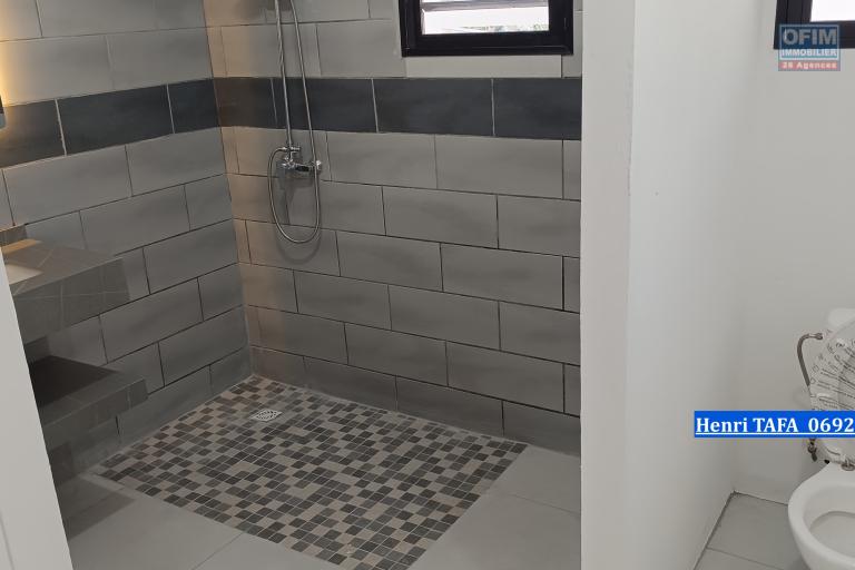 Maison plain-pied de type F4 de 83,71 m2 (Henri TAFA 0692540262) - Salle d'eau + Wc
