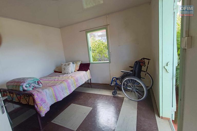 Maison 2 chambres bâtie sur un terrain  de 394 m2 Rivière St Louis