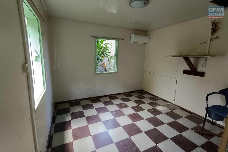 Maison 2 chambres bâtie sur un terrain  de 394 m2 Rivière St Louis
