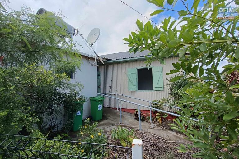 Maison 2 chambres bâtie sur un terrain  de 394 m2 Rivière St Louis