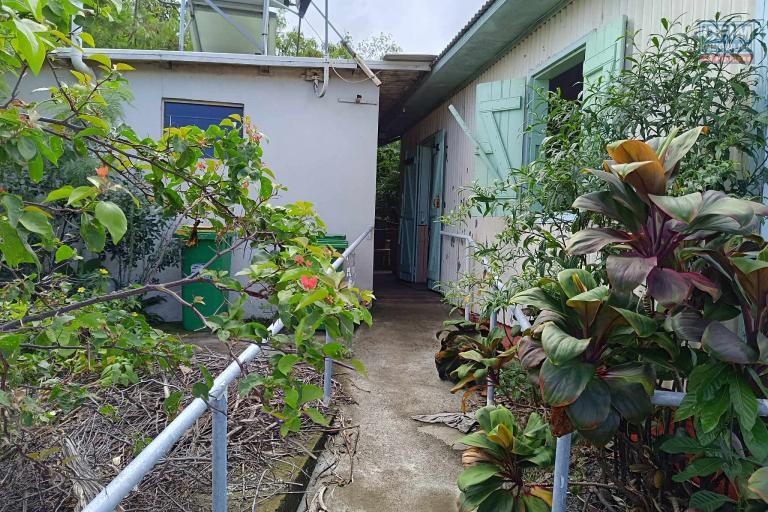 Maison 2 chambres bâtie sur un terrain  de 394 m2 Rivière St Louis