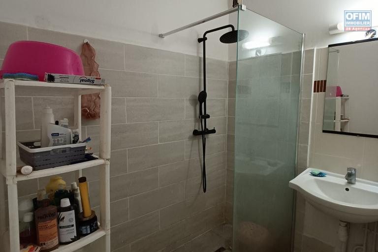 Appartement F3 vendu loué de 70m2 avec jardin au centre ville de Saint-André
