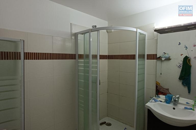 A vendre appartement F3 de 70m2 + varangue + 2 parking - investissement locatif