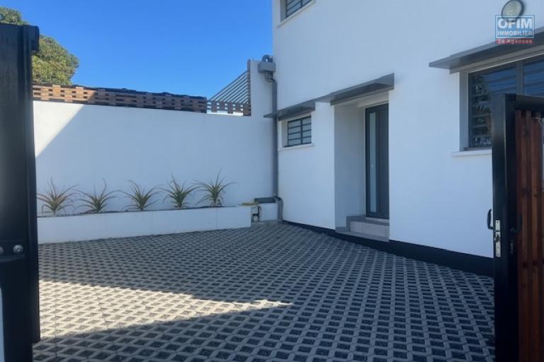 A louer belle villa F4 meublée centre ville de l'Etang Salé les Hauts