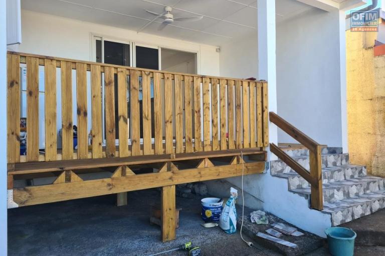 A vendre jolie villa entièrement rénovée de type F5 d'environ 103 m², le Tampon Bras Creux