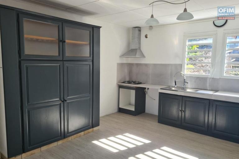 A vendre jolie villa entièrement rénovée de type F5 d'environ 103 m², le Tampon Bras Creux