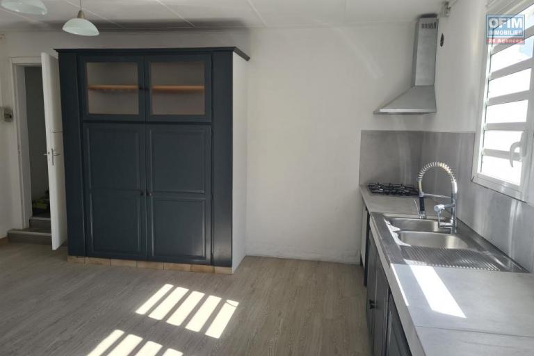 A vendre jolie villa entièrement rénovée de type F5 d'environ 103 m², le Tampon Bras Creux