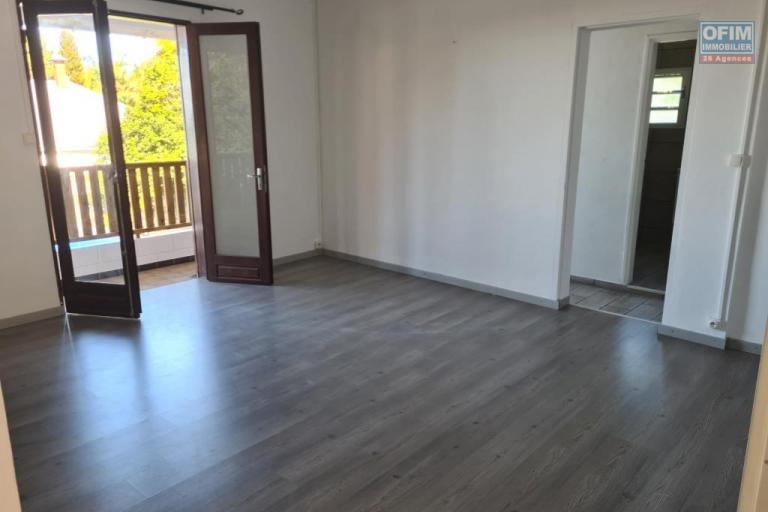 A vendre jolie villa entièrement rénovée de type F5 d'environ 103 m², le Tampon Bras Creux