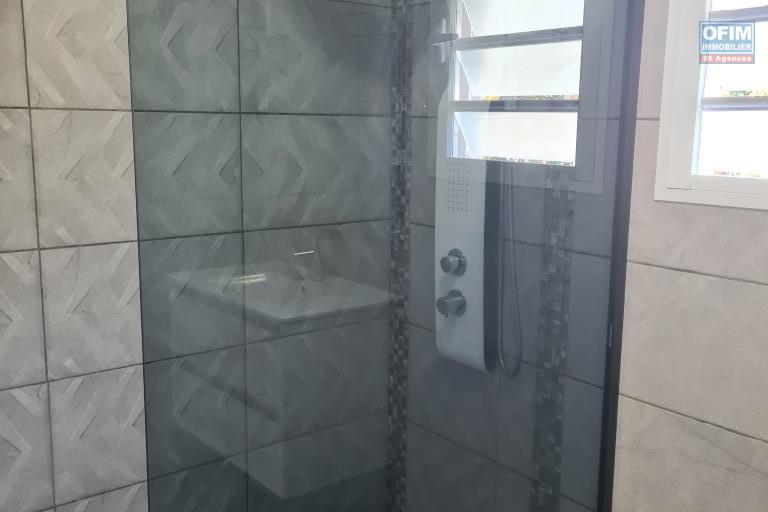 A vendre jolie villa entièrement rénovée de type F5 d'environ 103 m², le Tampon Bras Creux