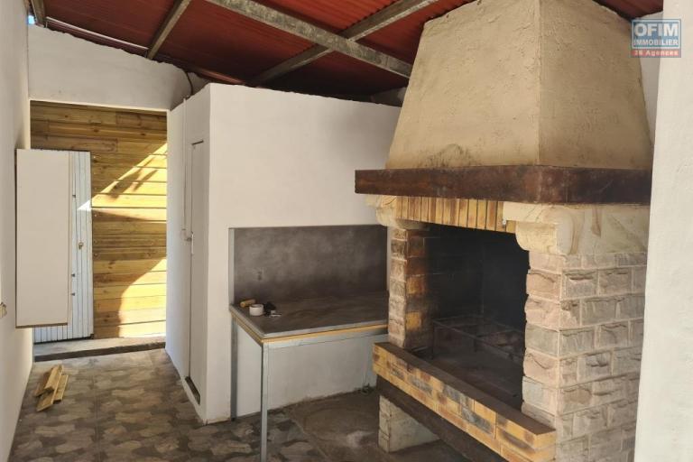 A vendre jolie villa entièrement rénovée de type F5 d'environ 103 m², le Tampon Bras Creux