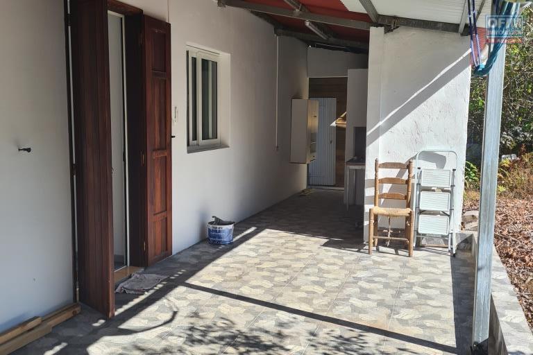 A vendre jolie villa entièrement rénovée de type F5 d'environ 103 m², le Tampon Bras Creux