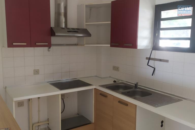 A LOUER APPARTEMENT F3 DUPLEX DE 83 M2 AVEC VUE MER A LA SALINE LES BAINS