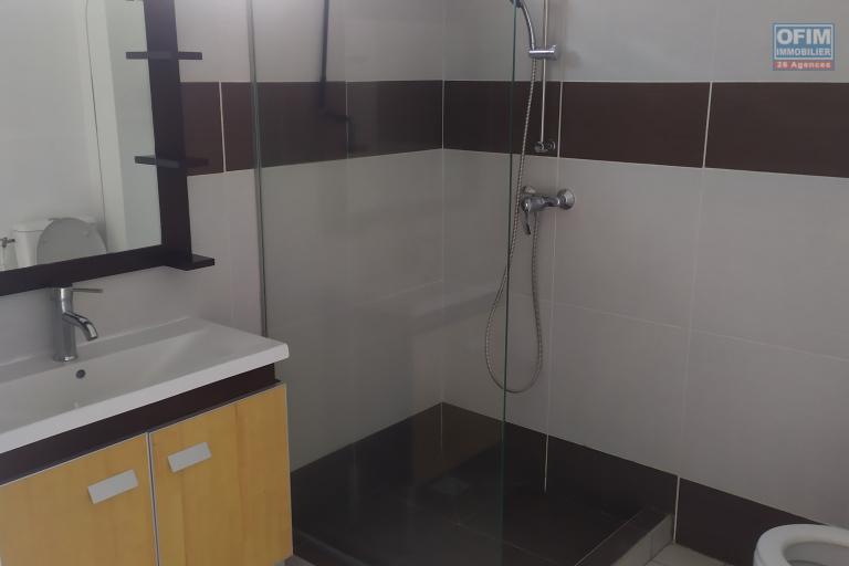 A LOUER APPARTEMENT F3 DUPLEX DE 83 M2 AVEC VUE MER A LA SALINE LES BAINS
