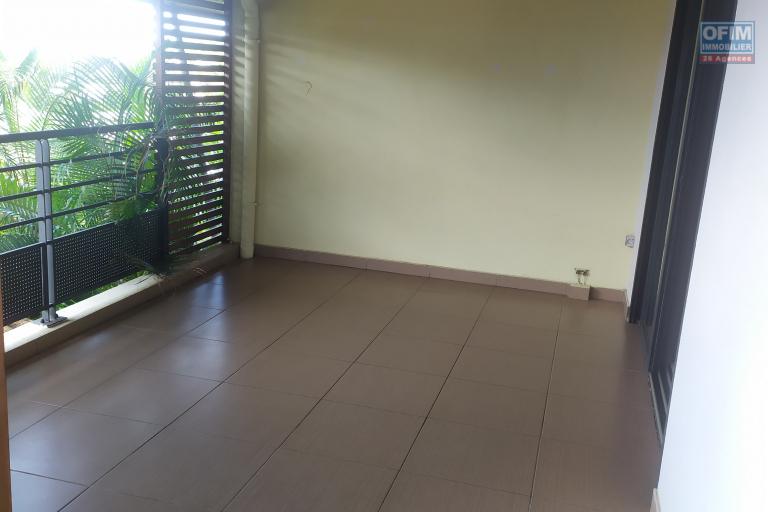 A LOUER APPARTEMENT F3 DUPLEX DE 83 M2 AVEC VUE MER A LA SALINE LES BAINS