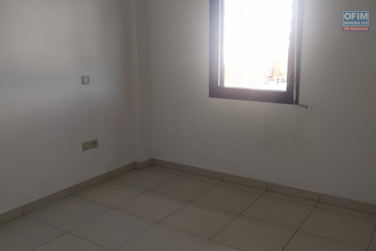 A LOUER APPARTEMENT F3 DUPLEX DE 83 M2 AVEC VUE MER A LA SALINE LES BAINS