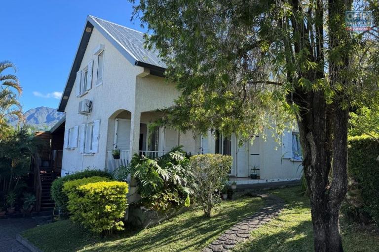 A louer grande et belle villa MEUBLEE dans un quartier résidentiel calme à Trois Mares  Le Tampon