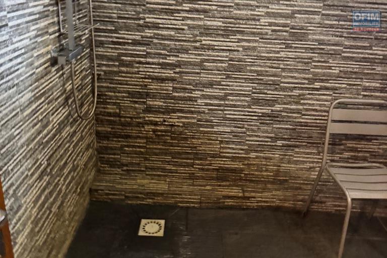 A louer grande et belle villa MEUBLEE dans un quartier résidentiel calme à Trois Mares  Le Tampon