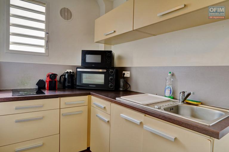 A LOUER APPARTEMENT F2 MEUBLE DE 50 M2 PROCHE DES PLAGES LA SALINE LES BAINS