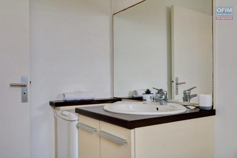 A LOUER APPARTEMENT F2 MEUBLE DE 50 M2 PROCHE DES PLAGES LA SALINE LES BAINS