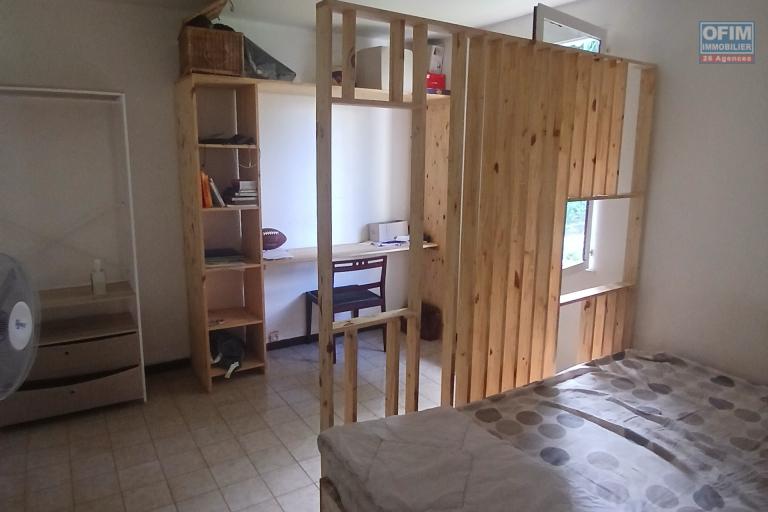 A LOUER Maison de type F4 Dans le quartier de l 'Eperon à Saint-Gilles Les Hauts