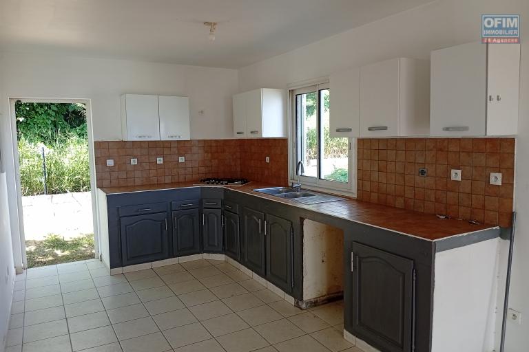 A LOUER VILLA F8/9 DE 160 M2 HABITABLE AVEC PISCINE ET BELLE VUE MER A ST PAUL
