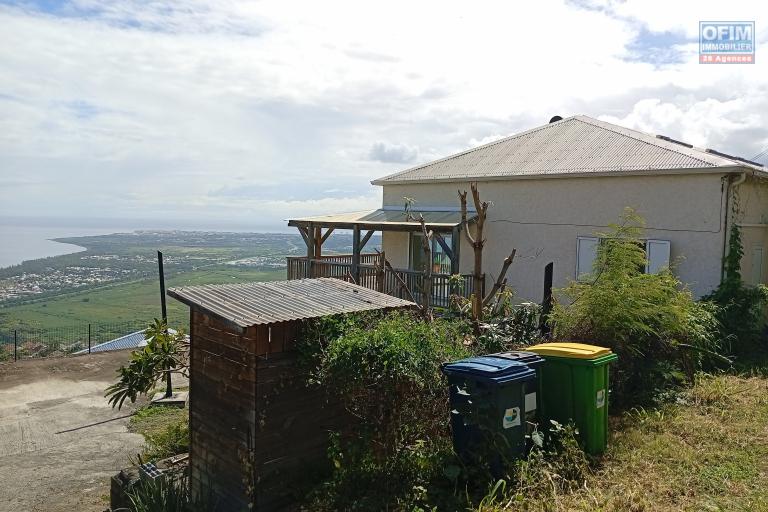 A LOUER VILLA F8/9 DE 160 M2 HABITABLE AVEC PISCINE ET BELLE VUE MER A ST PAUL