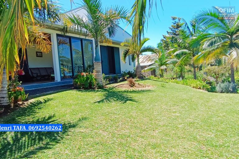 Villa F5 de 147 m2, terrain de 745 m2 (Henri TAFA 0692540262)