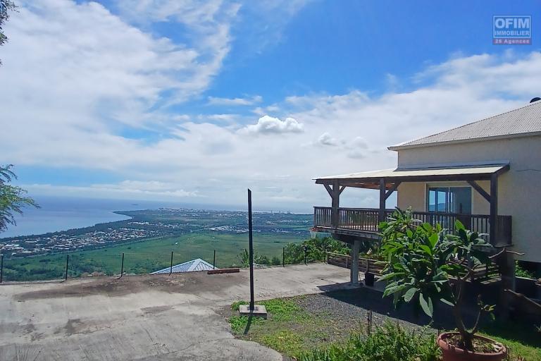 A LOUER maison de type F8 avec PISCINE et une superbe vue MER à Crève Coeur sur Saint-Paul