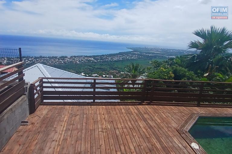 A LOUER maison de type F8 avec PISCINE et une superbe vue MER à Crève Coeur sur Saint-Paul