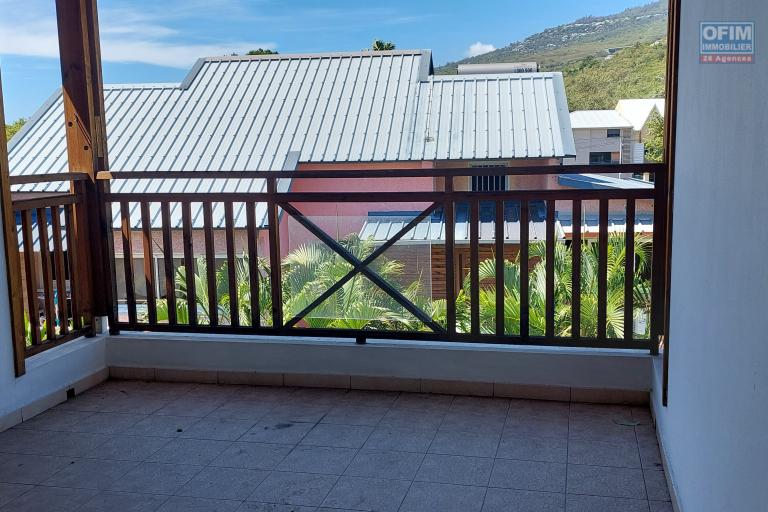 A louer au centre de Saint Leu appartement T3 en duplex dans une impasse calme