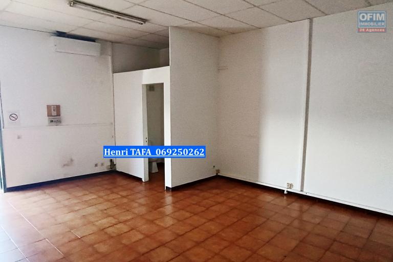 Local commercial ou professionnel de 44,43 m2 (Henri TAFA 0692540262)