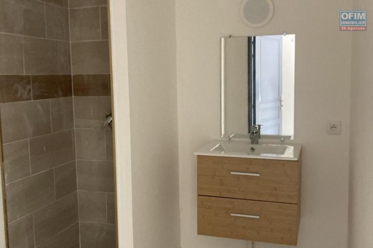 APPARTEMENT REFAIT A NEUF  DANS UNE RESIDENCE DE BON STANDING A LE PORT - IDEAL 1° ACHAT ou INVESTISSEMENT