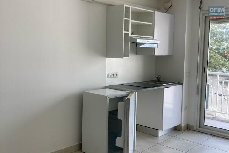 APPARTEMENT REFAIT A NEUF  DANS UNE RESIDENCE DE BON STANDING A LE PORT - IDEAL 1° ACHAT ou INVESTISSEMENT