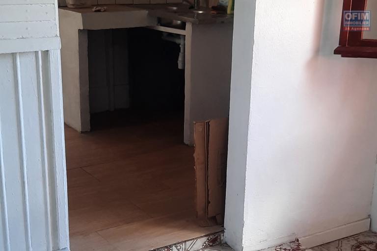 MAISON AVEC 2 CHAMBRES, PETIT JARDIN