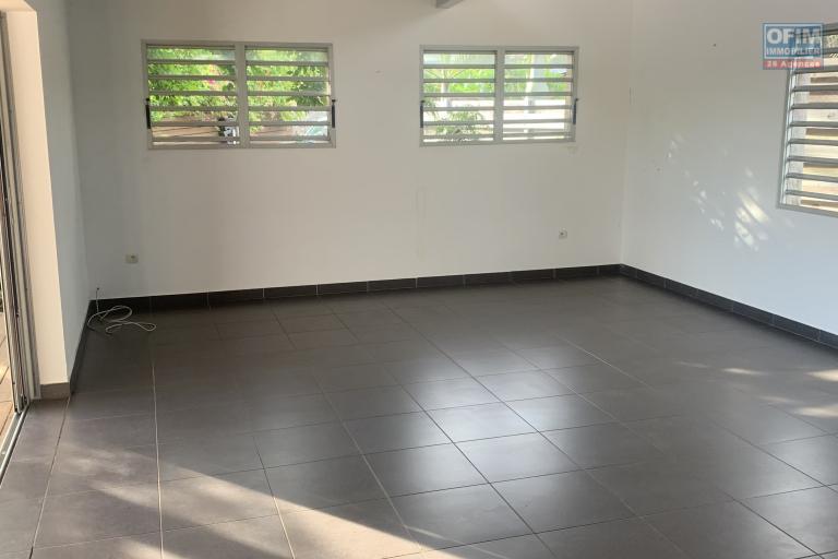 Belle Villa F4 3 chambres 118 m2 SECTEUR RESIDENTIEL MONT ROQUEFEUIL proche de toutes commodités
