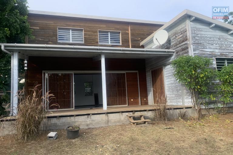 Belle Villa F4 3 chambres 118 m2 SECTEUR RESIDENTIEL MONT ROQUEFEUIL proche de toutes commodités
