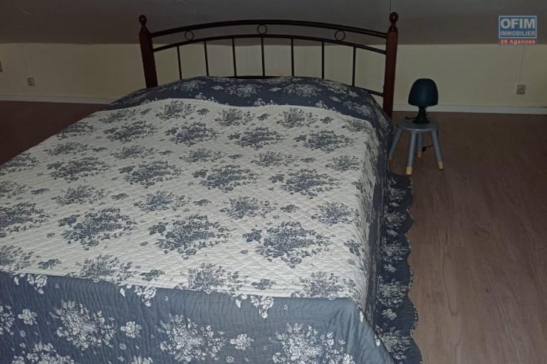 A LOUER MAISONMEUBLE 3 CHAMBRES ET PLUS A LA PLAINE DES CAFRES