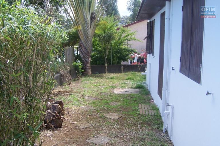 A vendre au Petit Tampon jolie villa jumelée de type F5 d'environ 98 m² de surface habitable