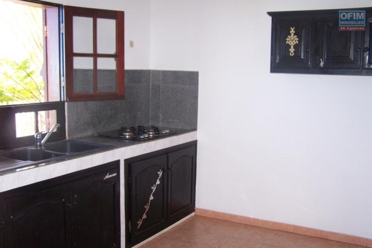 A vendre au Petit Tampon jolie villa jumelée de type F5 d'environ 98 m² de surface habitable