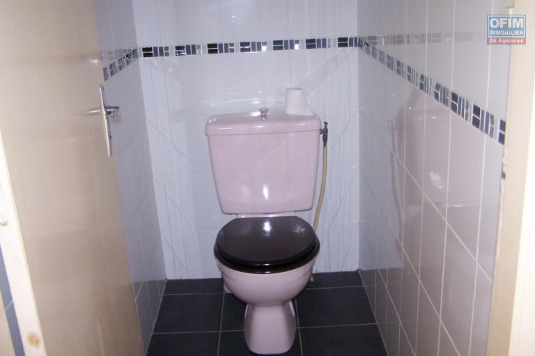A vendre au Petit Tampon jolie villa jumelée de type F5 d'environ 98 m² de surface habitable