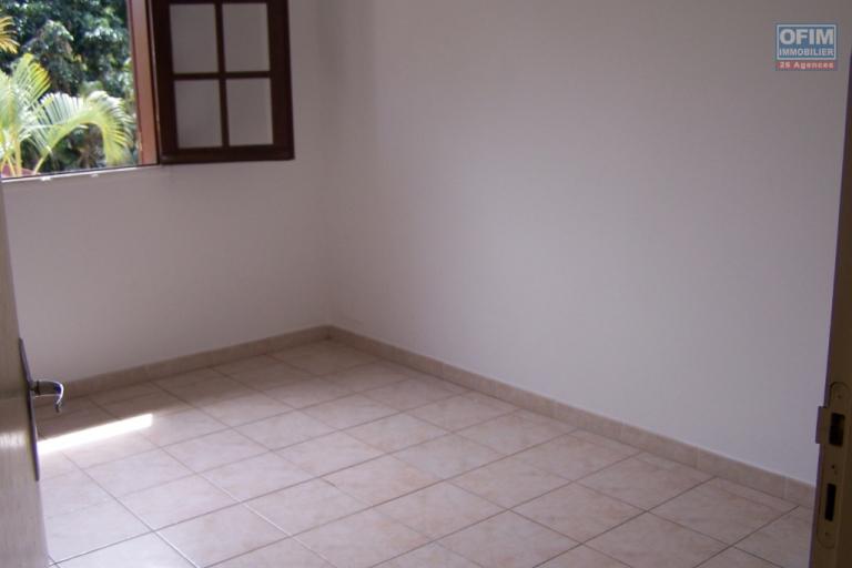 A vendre au Petit Tampon jolie villa jumelée de type F5 d'environ 98 m² de surface habitable