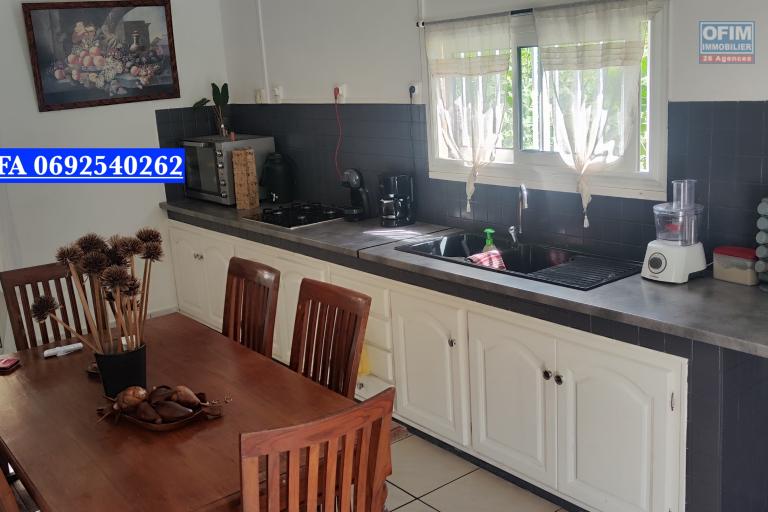 Maison F5 de 80 m2 sur terrain agricole de 2.456 m2 (Henri TAFA 0692540262).