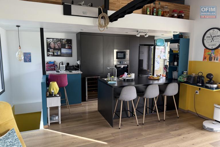 Maison originale de type F4 en R+1 avec une magnifique vue mer et montagne proche de l’hypercentre.