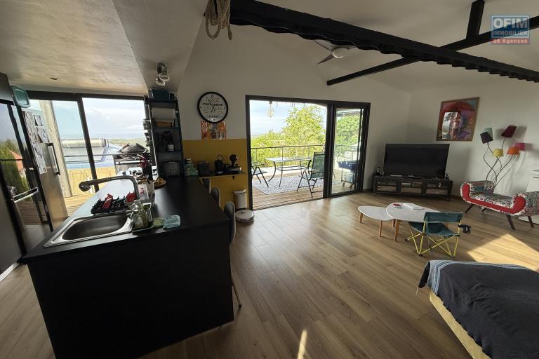 Maison originale de type F4 en R+1 avec une magnifique vue mer et montagne proche de l’hypercentre.