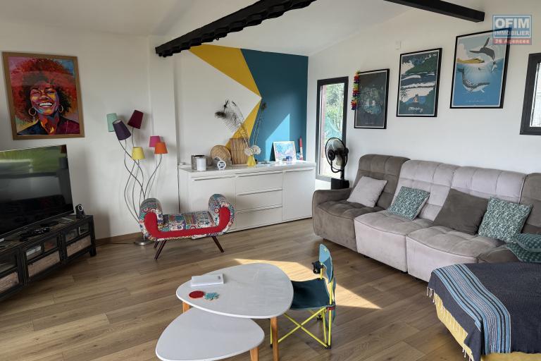 Maison originale de type F4 en R+1 avec une magnifique vue mer et montagne proche de l’hypercentre.