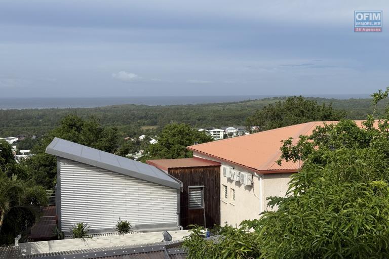 Maison originale de type F4 en R+1 avec une magnifique vue mer et montagne proche de l’hypercentre.