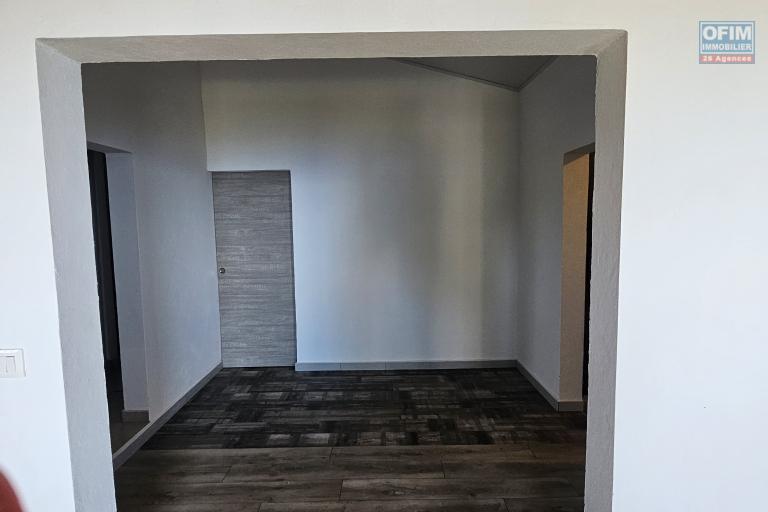 A LOUER Maison de type F4 entièrement rénovée avec VUE MER à Trois Bassins