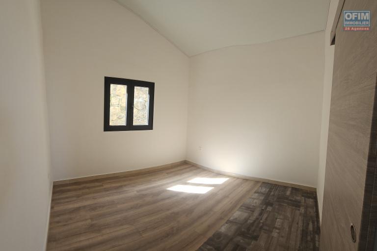 A LOUER Maison de type F4 entièrement rénovée avec VUE MER à Trois Bassins