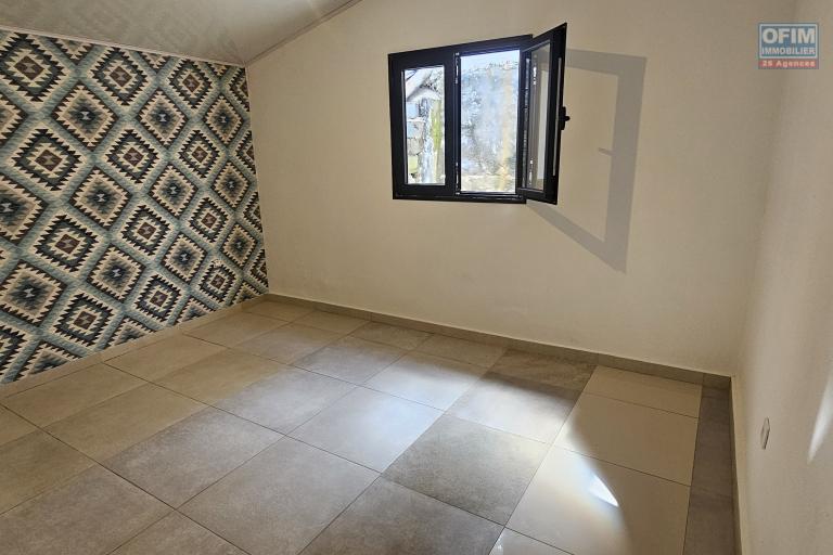 A LOUER Maison de type F4 entièrement rénovée avec VUE MER à Trois Bassins